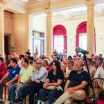 Pubblico che ascolta